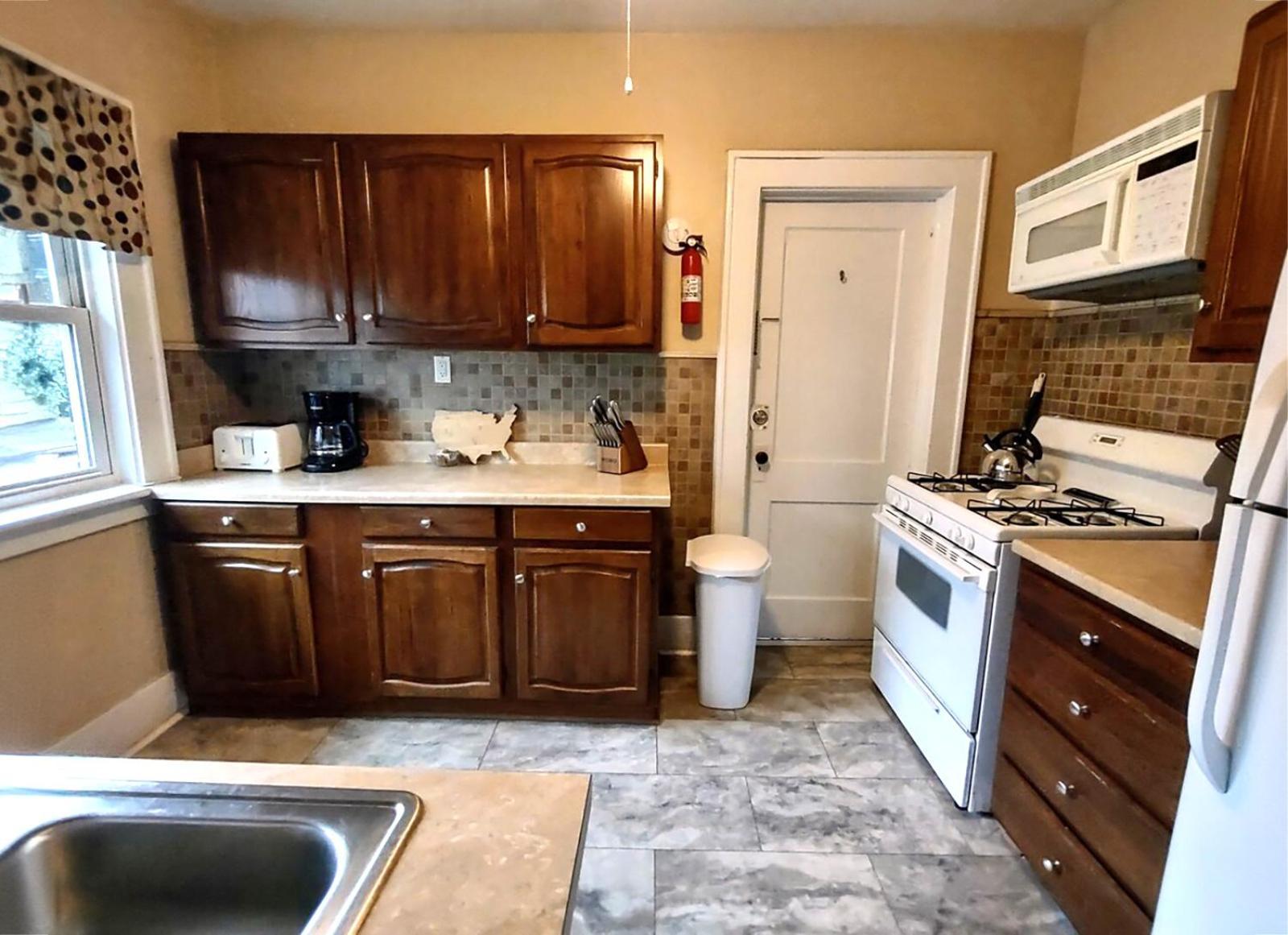 Spacious Frontier Park Apartment Эри Экстерьер фото