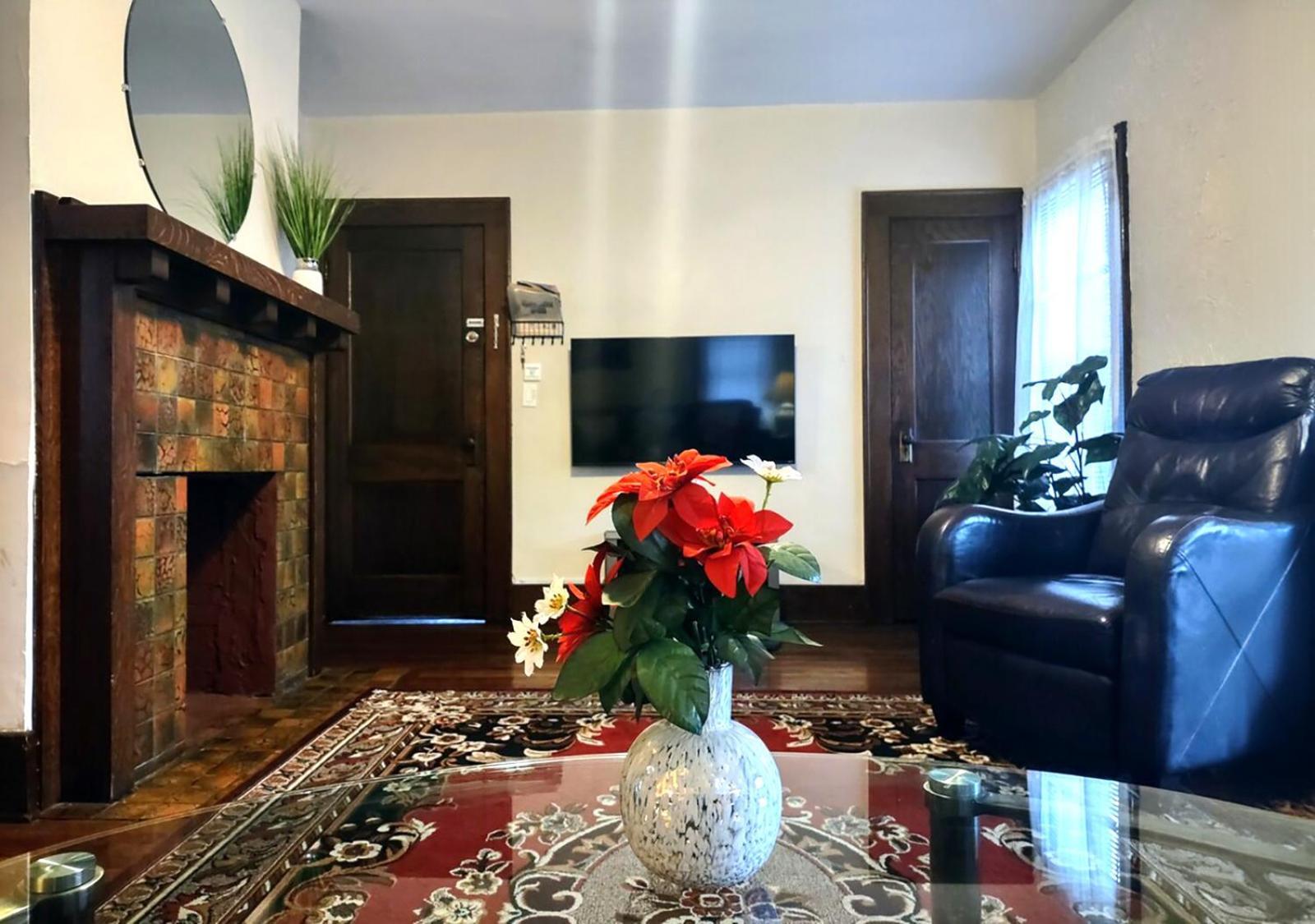 Spacious Frontier Park Apartment Эри Экстерьер фото